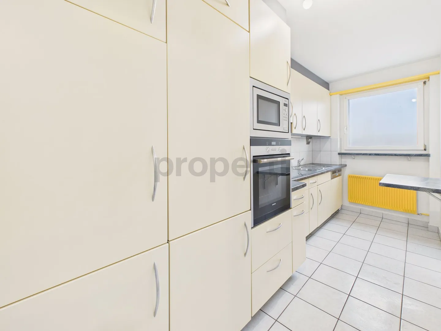 Charmant appartement de 3,5 pièces avec balcon à Büren an der Aare - Photo 4 sur 9