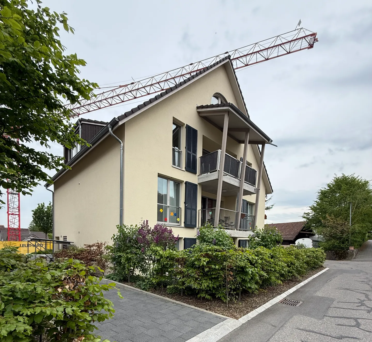 Moderno appartamento duplex di 5,5 stanze con balcone a Muri - Foto 1 di 13