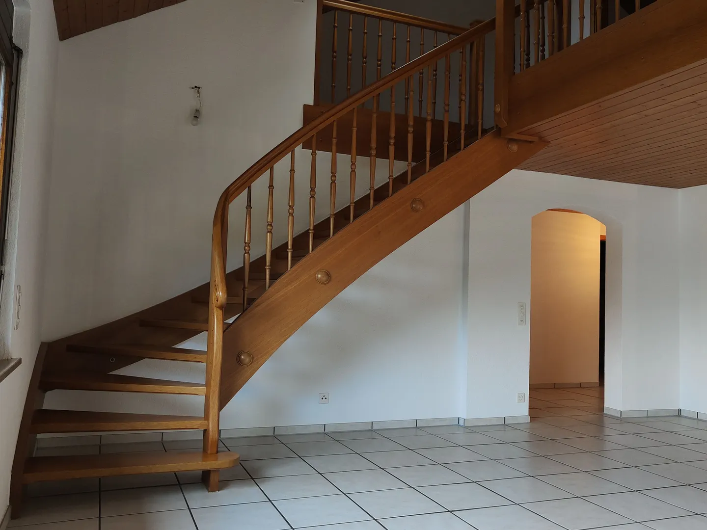 Appartement de 5,5 pièces situé au calme avec charme et beaucoup d'espace à Obermumpf - Photo 7 sur 13