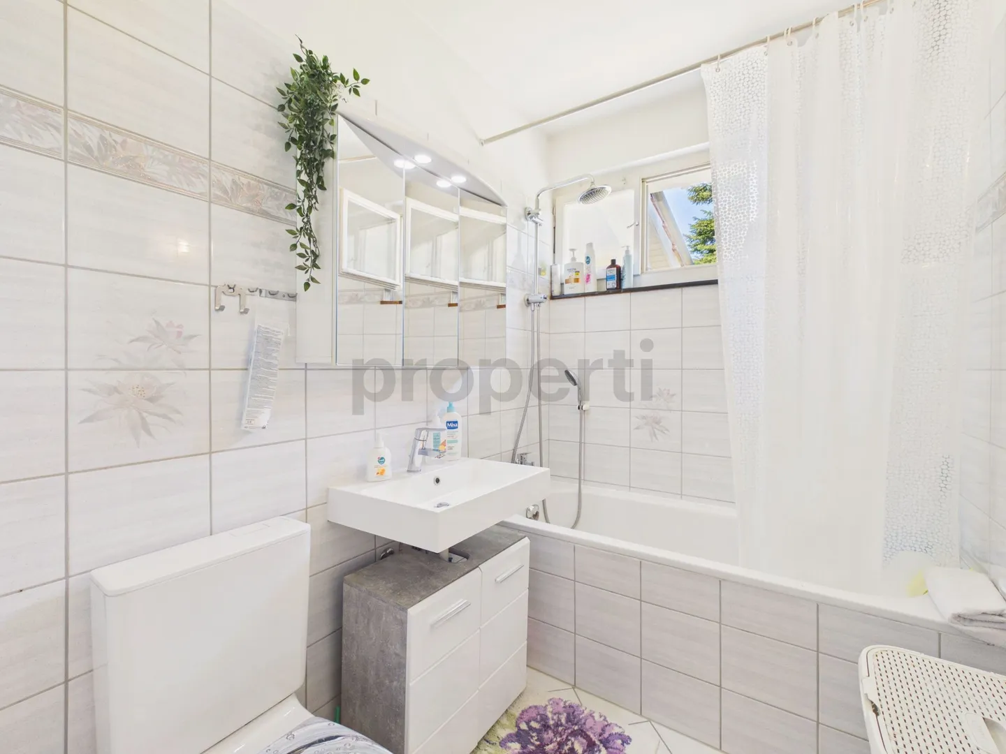 Large plot, modern kitchen and private garage near the train station - Photo 7 of 13