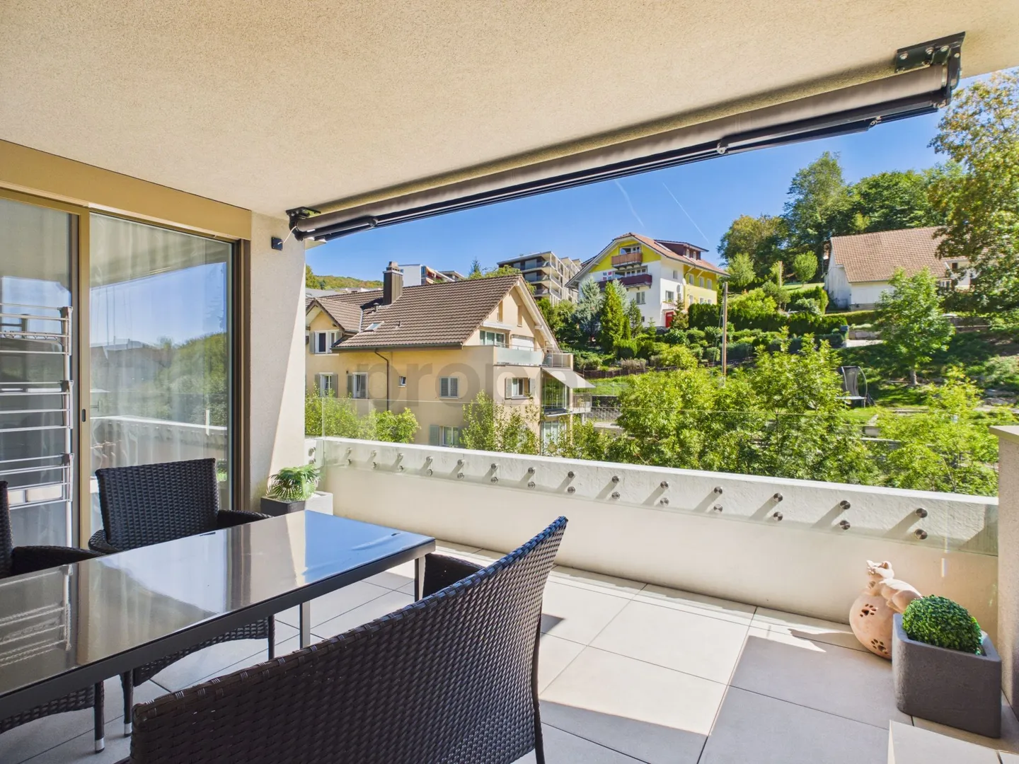 Property Standard with Panoramic Windows: Generous 74 m², Underground Parking Included and Sunny Balcony - Photo 9 of 11