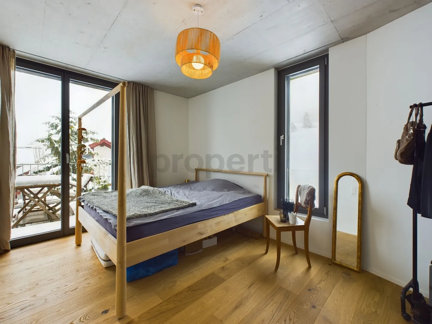Immense terrasse panoramique de 90 m², entièrement meublée avec vue sur le lac de Zoug - Photo 7 sur 10