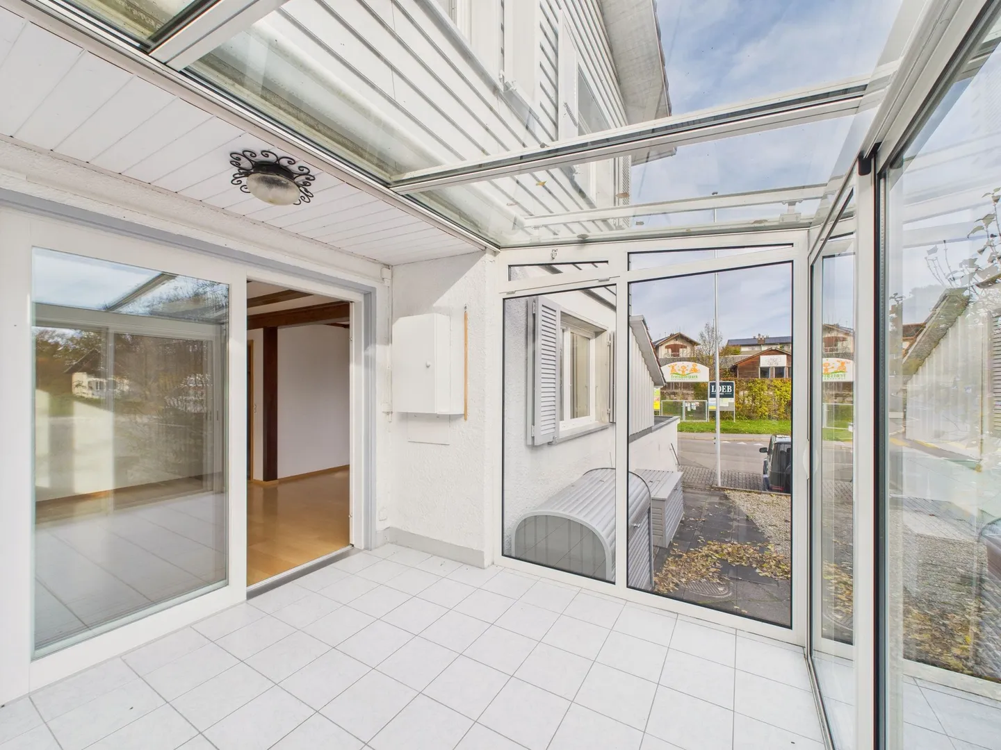 Charming 4.5-Room Townhouse in Münchenbuchsee - Photo 10 of 13