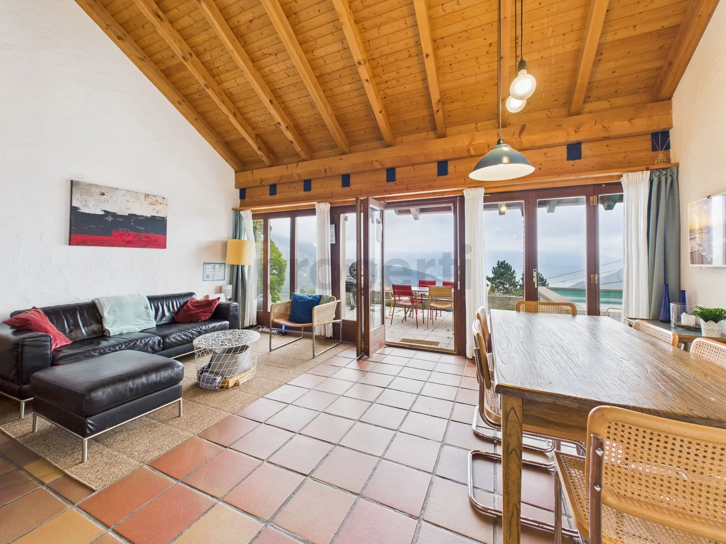 Exklusives 5.5-Zimmer-Doppelhaus mit beheizbarem Pool, Hot Tub und Panoramablick auf den Vierwaldstättersee - Foto 3 von 12