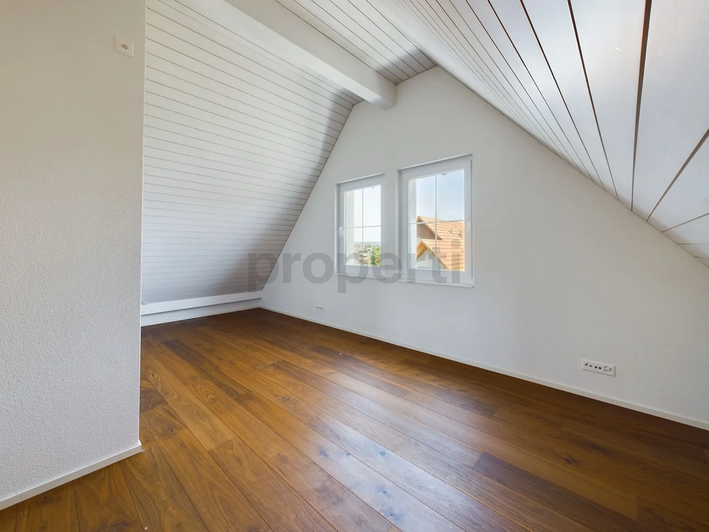 Stylish and Cozy 3.5-Room Attic Apartment with Fireplace in Niederglatt - Photo 5 of 11