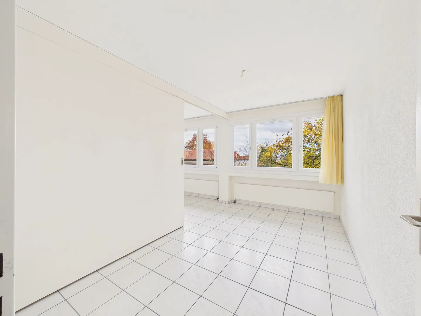 Modern 4.5-room apartment with balcony and roof terrace in Ipsach - Photo 5 of 12