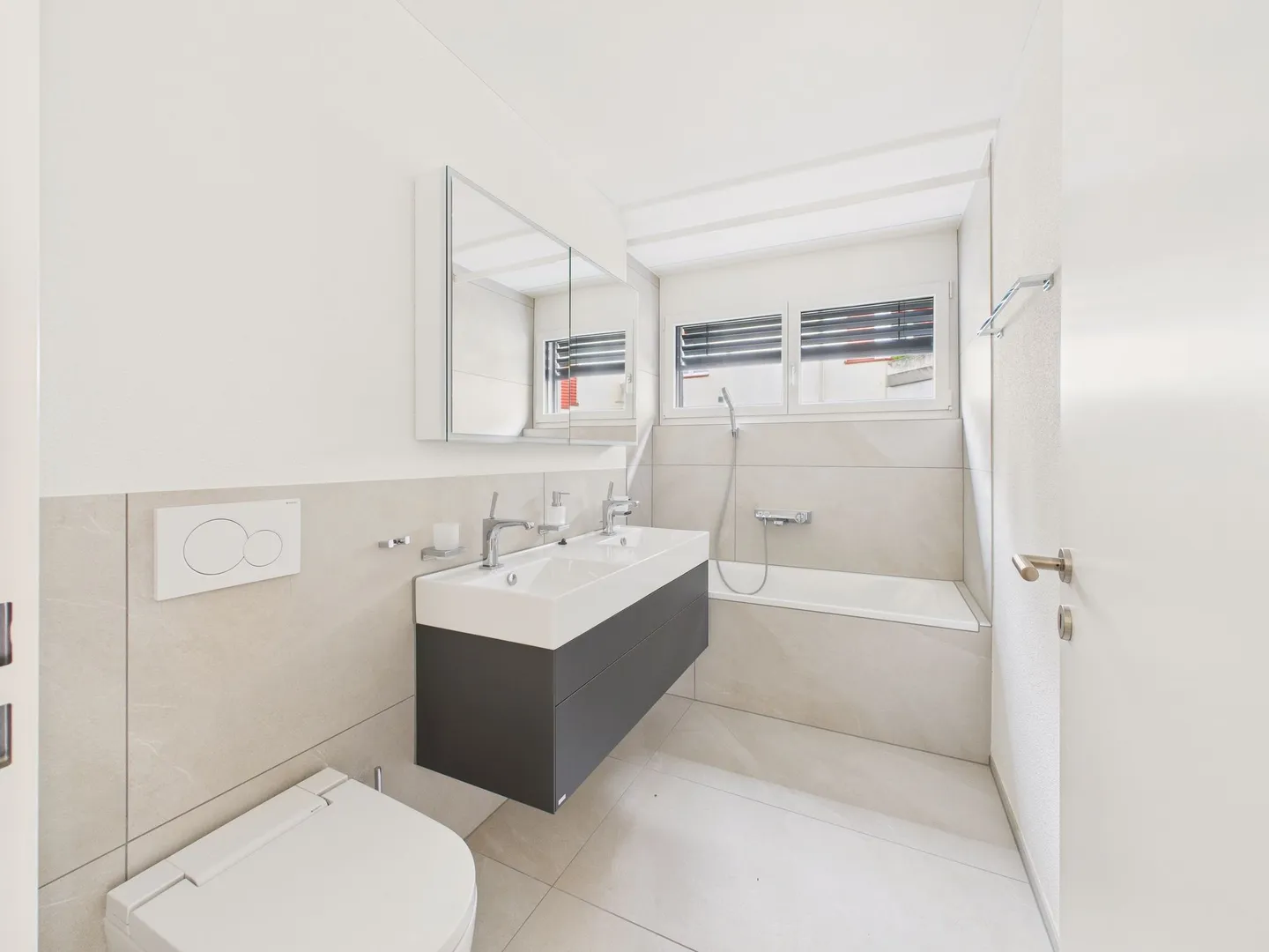 First Rental - Stylish 4.5-Room Apartment in Attractive Location - Photo 9 of 13