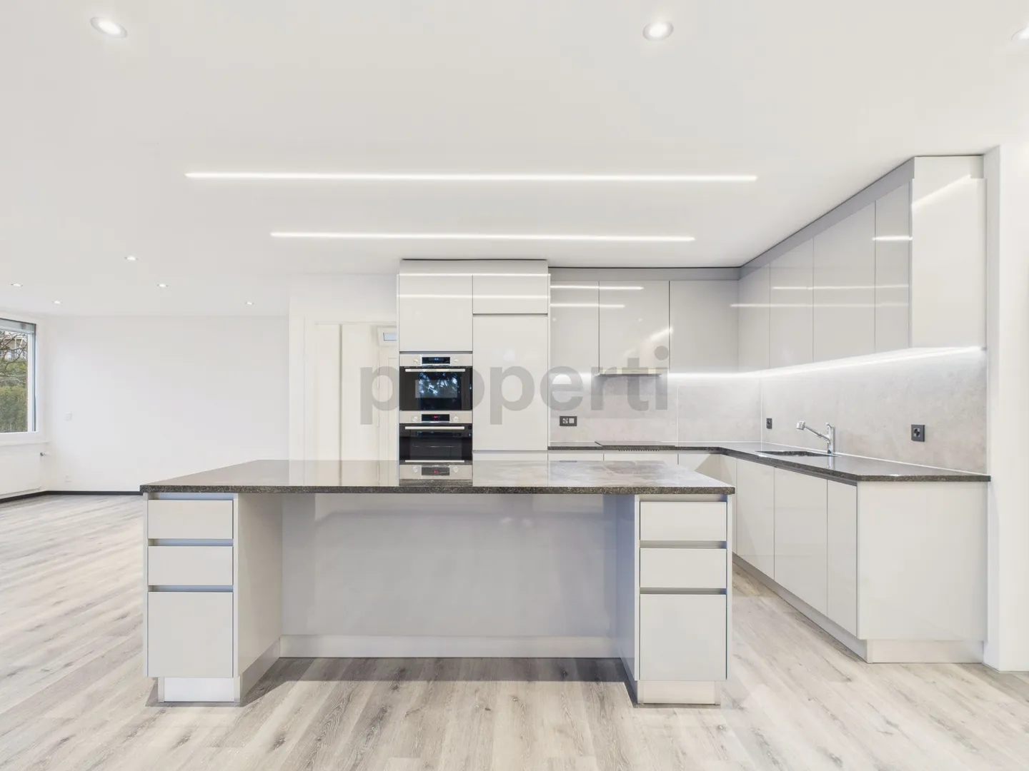 Moderna casa a schiera ristrutturata con giardino a La Neuveville - Foto 4 di 13