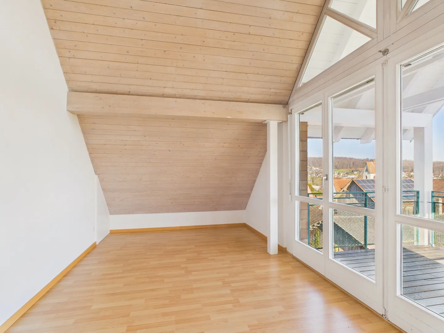 Moderno appartamento mansardato di 2,5 locali con cantina e parcheggio, Biel-Benken - Foto 5 di 13