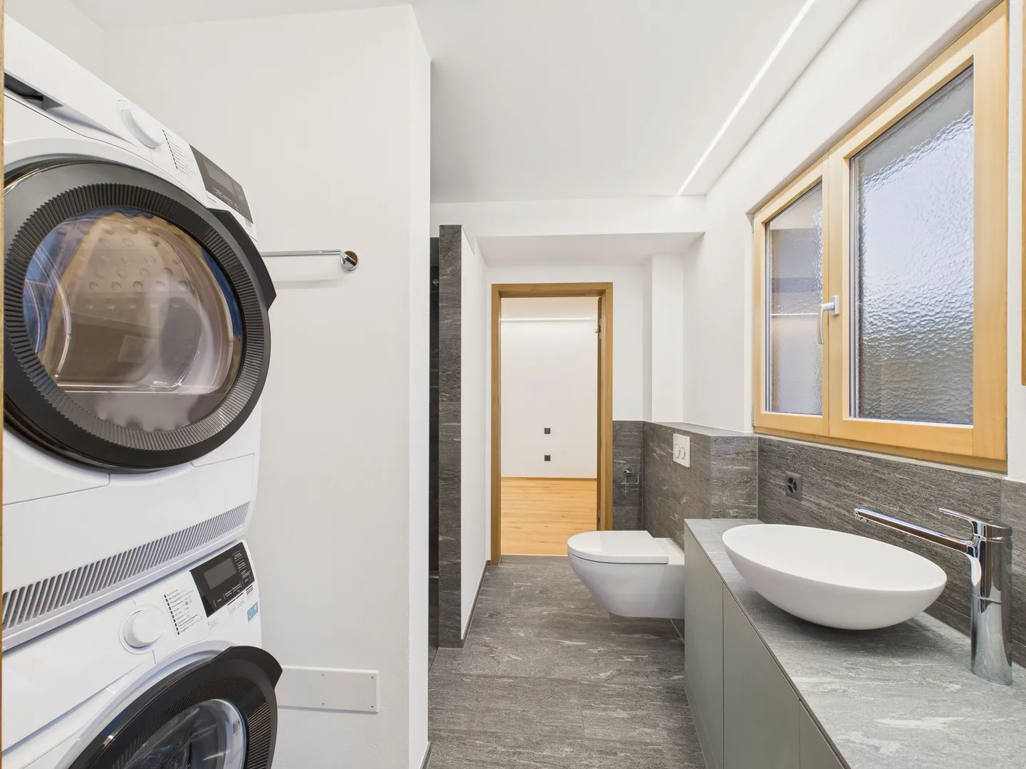 Neu renovierte 2.5-Zimmer-Wohnung mit Abstellraum und Keller, Degen - Foto 7 di 12