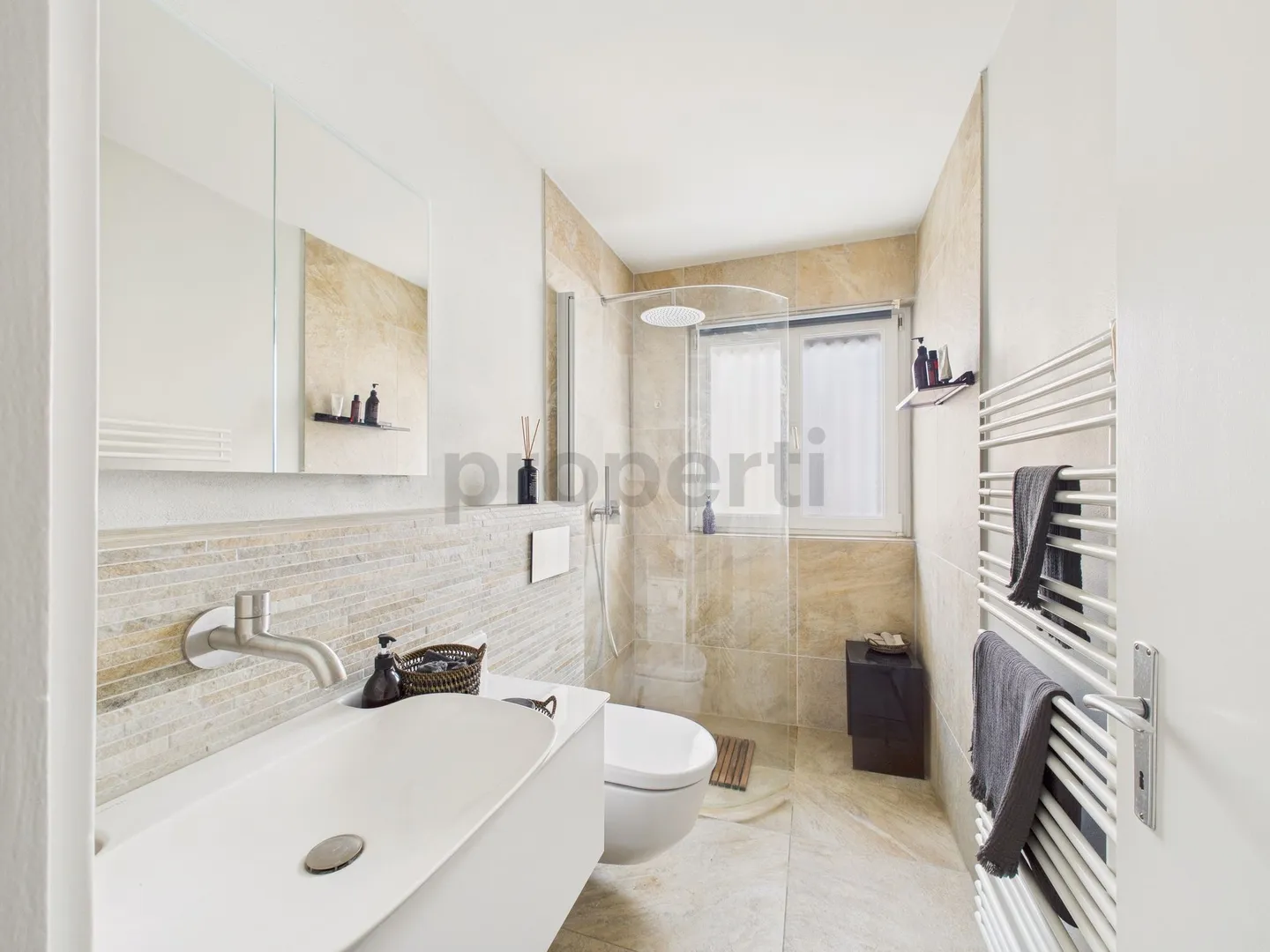 Modernes 5.5-Zimmer Wohnung mit Balkon in Günsberg - möbliert - Foto 9 von 13