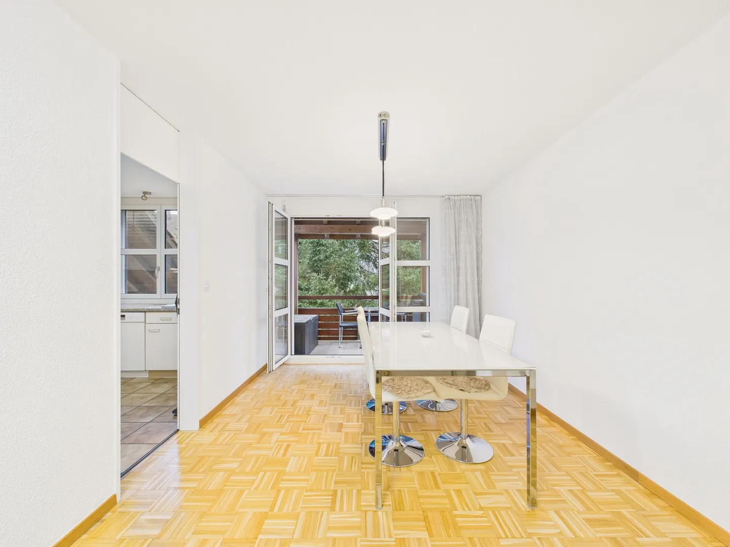 Spacious 5-room apartment with balcony in Affoltern am Albis - Photo 7 of 12