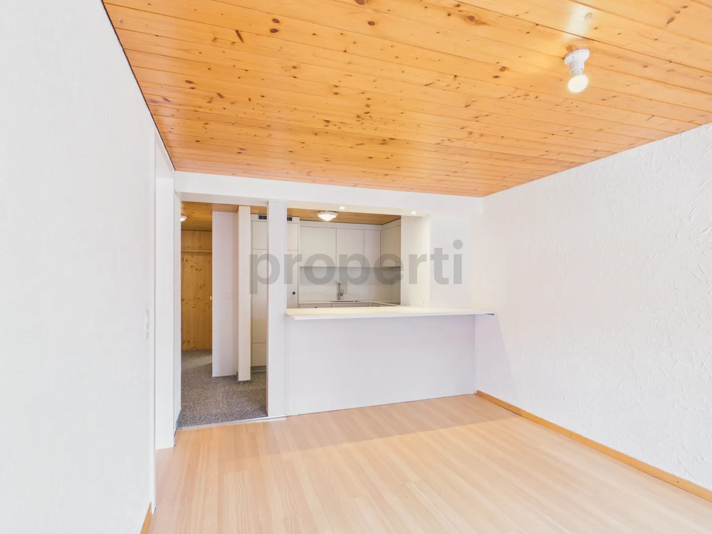 Charming 2.5-Room Apartment - Photo 2 of 11