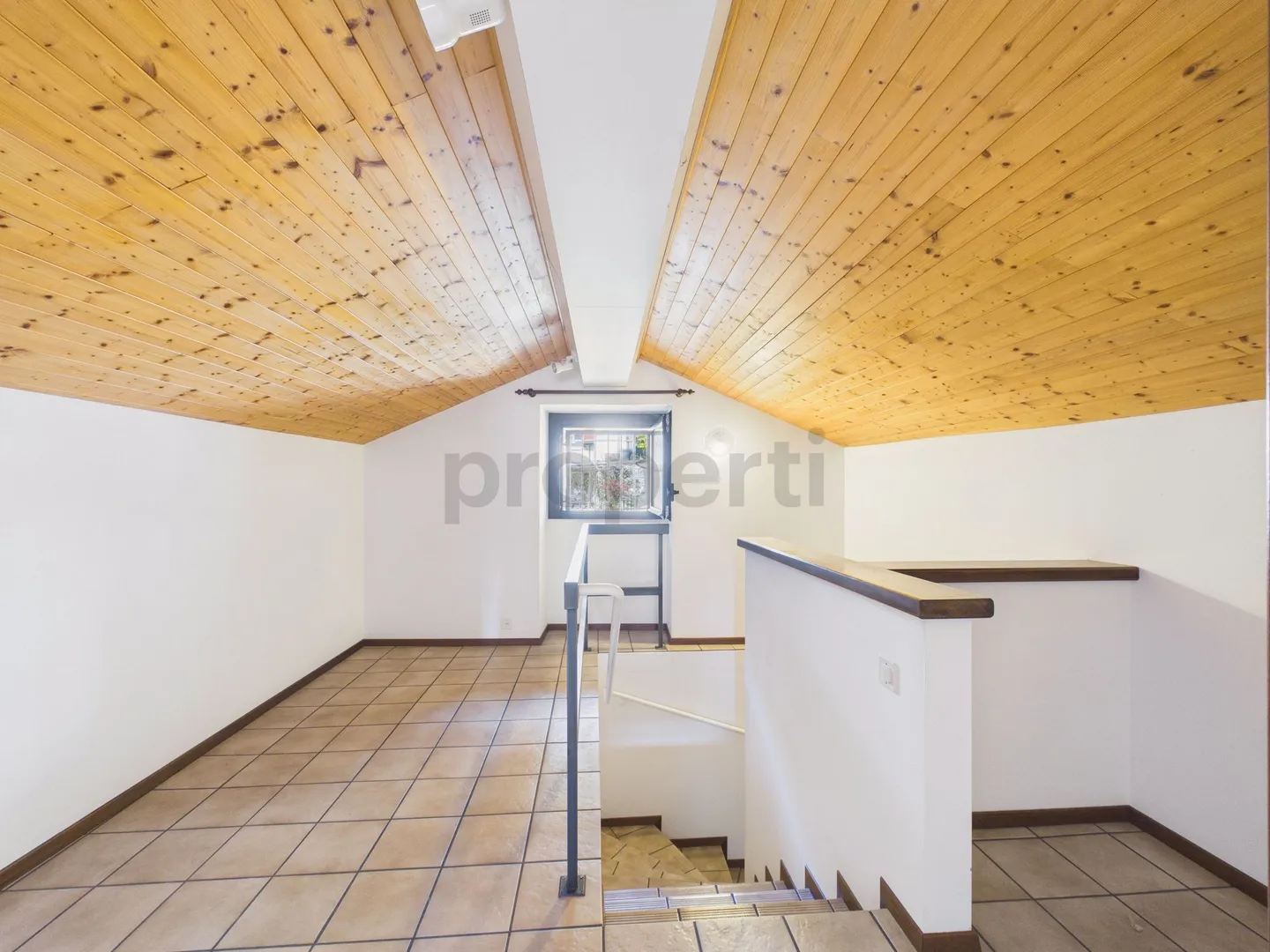 Maison indépendante élégante 4.5 pièces avec grande terrasse et espace extérieur à Agarone - Photo 10 sur 13