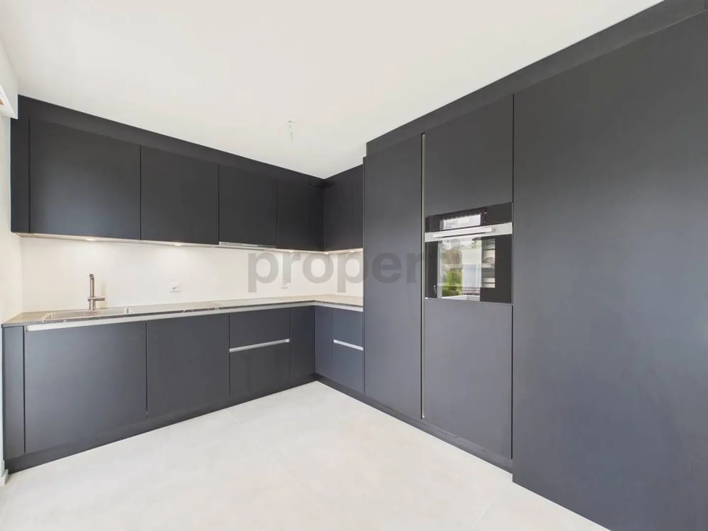 Appartamento attico di 4,5 stanze appena ristrutturato con terrazza da sogno e vista panoramica sul verde - Foto 5 di 13