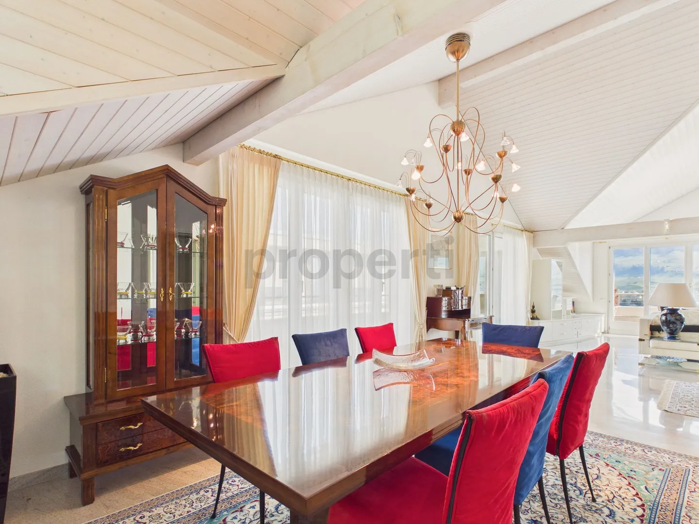 Elegant 6.5-Room Apartment - Photo 4 of 13