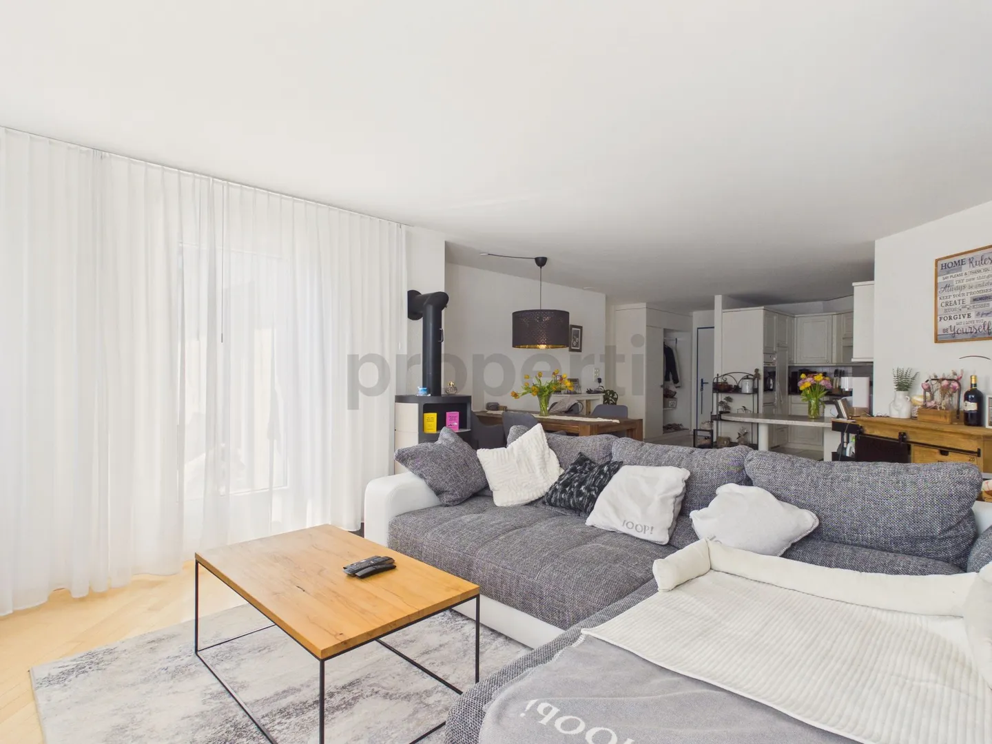 Spacious 4.5-room apartment with sunny balcony in Tuggen SZ - Photo 1 of 9