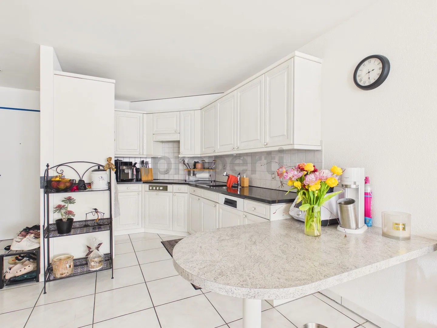 Spacious 4.5-room apartment with sunny balcony in Tuggen SZ - Photo 4 of 9