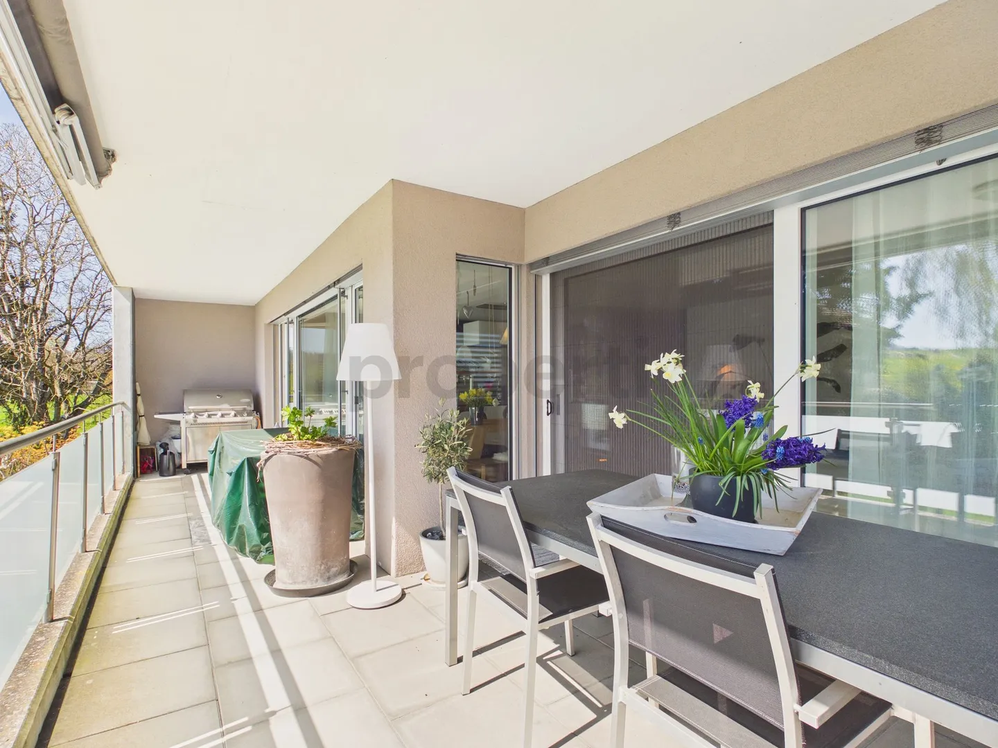 Appartement moderne de 4,5 pièces avec balcon et vue panoramique sur la verdure à Güttingen - Photo 12 sur 13