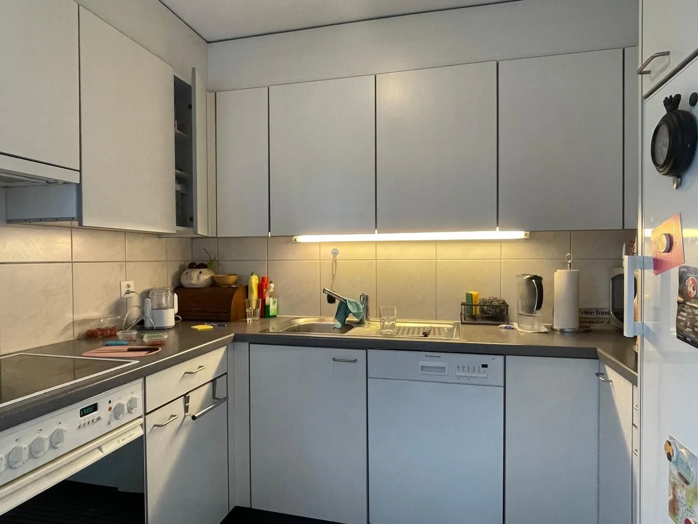 Appartement lumineux de 4,5 pièces avec belle vue, droits de construction abordables jusqu'en 2072 - Photo 4 sur 11