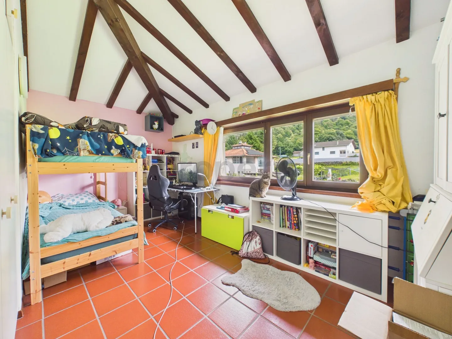 Elegante 4,5-Zimmer-Wohnung in einer Doppelhaushälfte mit Garten, Arbedo-Castione - Foto 9 von 13