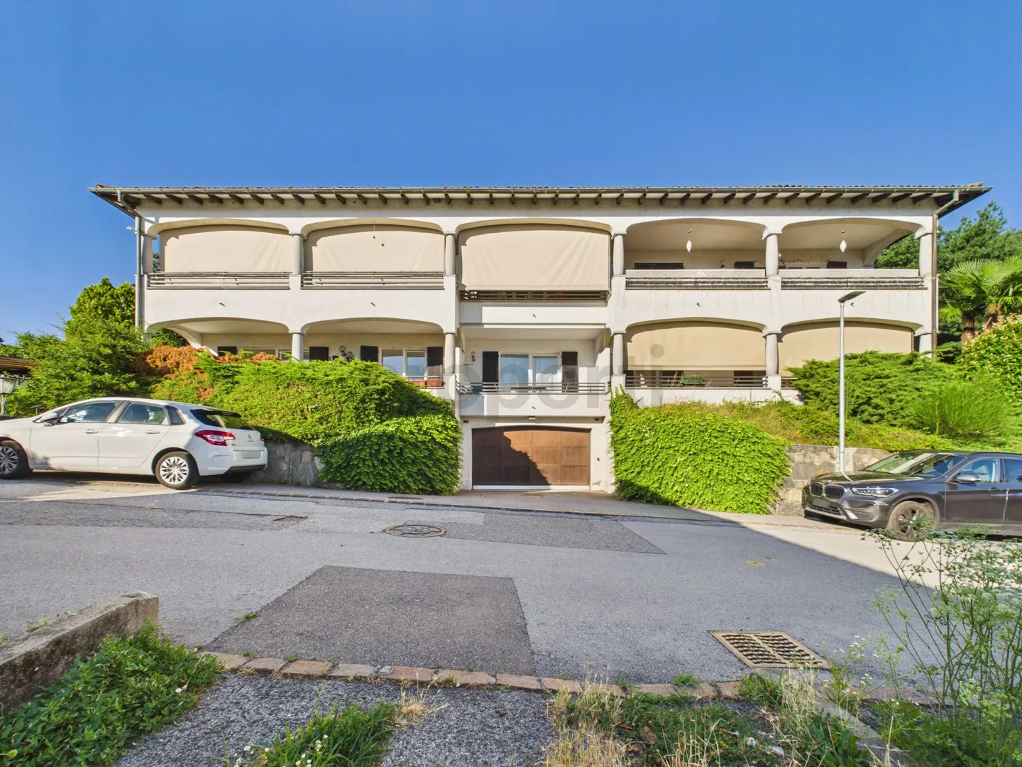 Large west-facing terrace with spectacular sunsets, communal pool and wood-burning fireplace - Photo 1 of 13