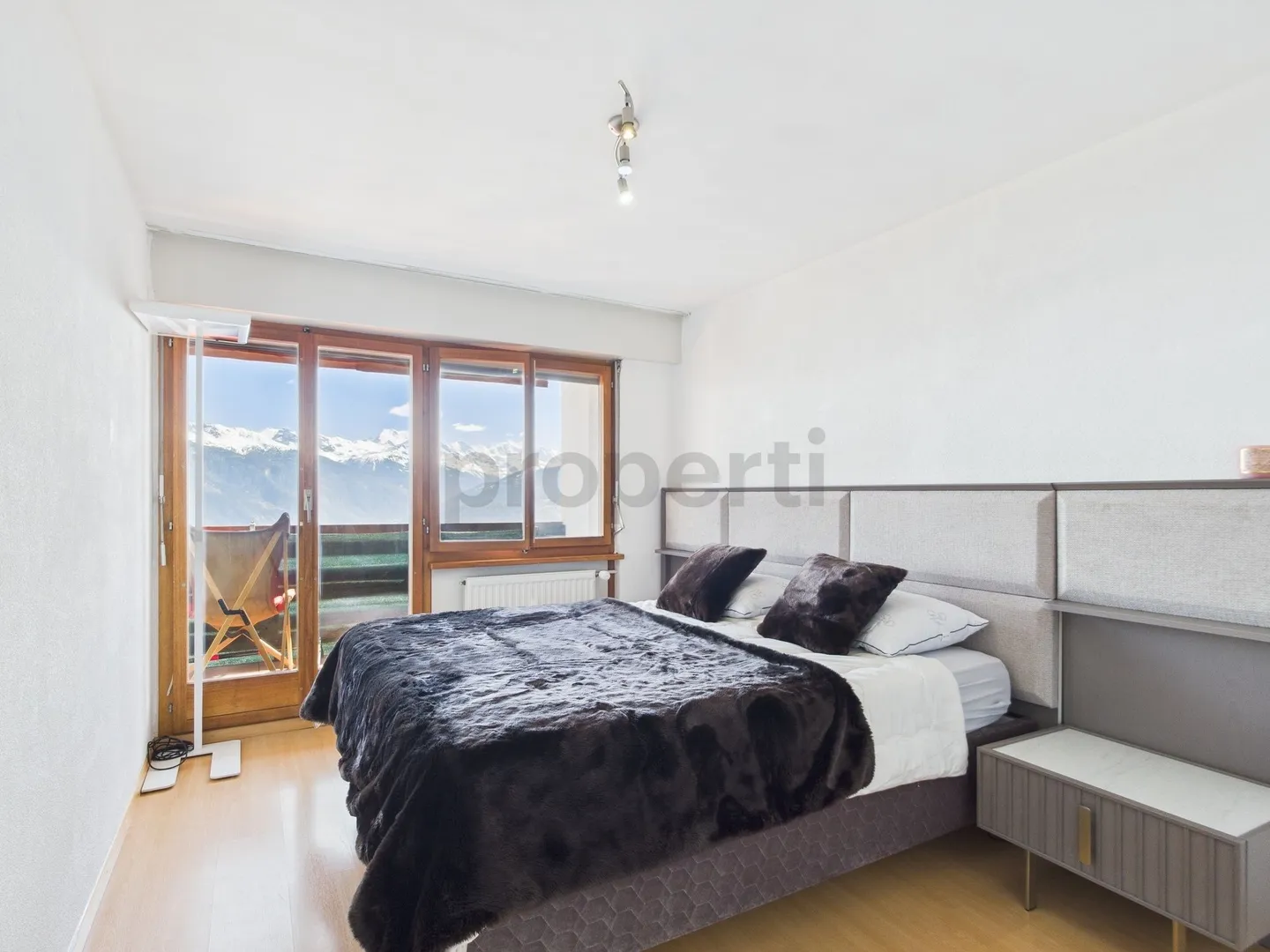 3.5-room apartment in Crans-Montana, close to the funicular and with exceptional views - Photo 4 of 8