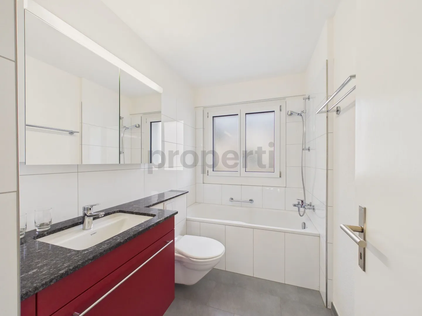 Freshly Renovated (2026), Sunny Balcony & Attractive Price-Performance Ratio! - Photo 8 of 9