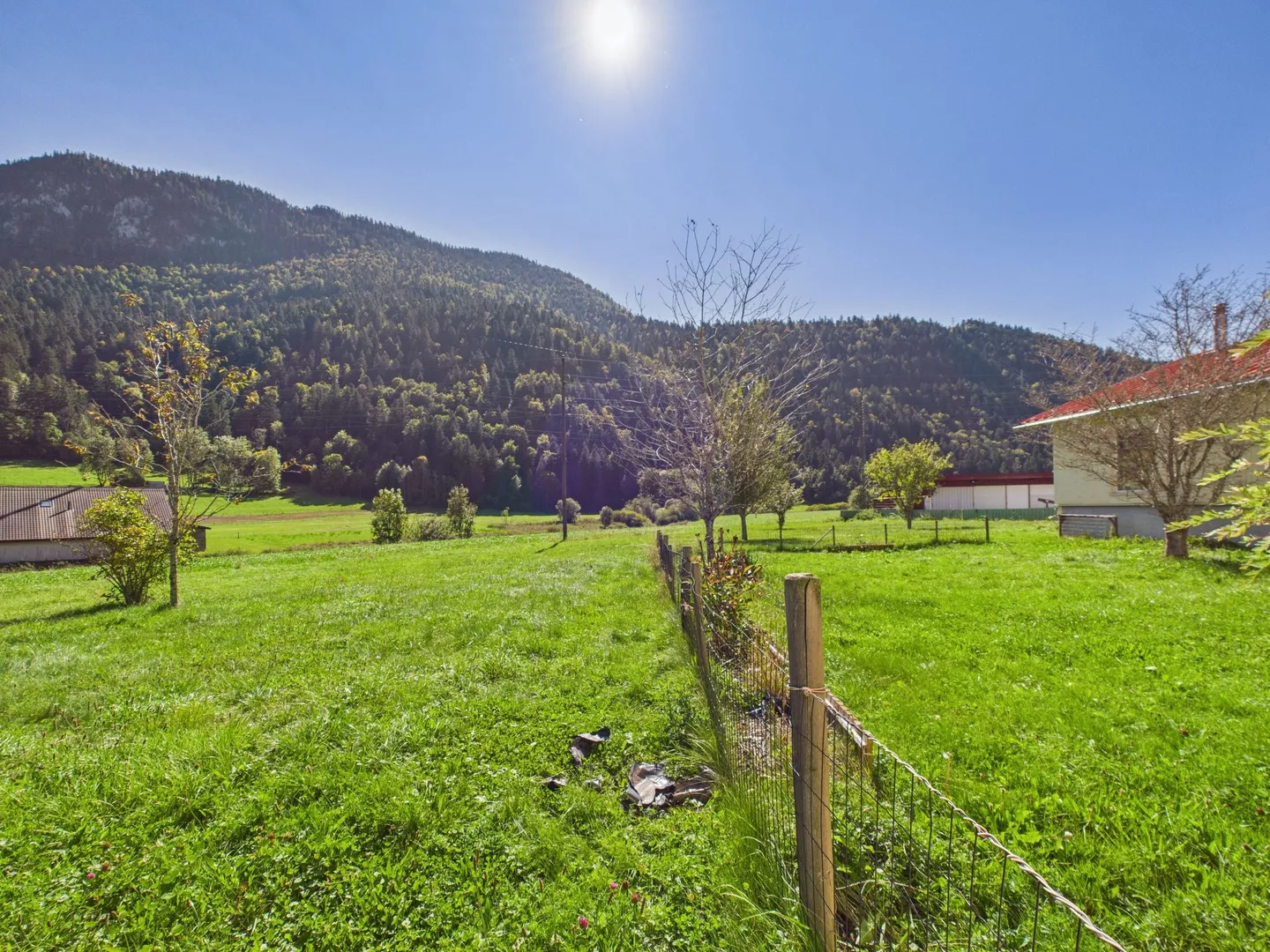 Yield building with 2 apartments, workshop and large plot in Noiraigue - Photo 8 of 10
