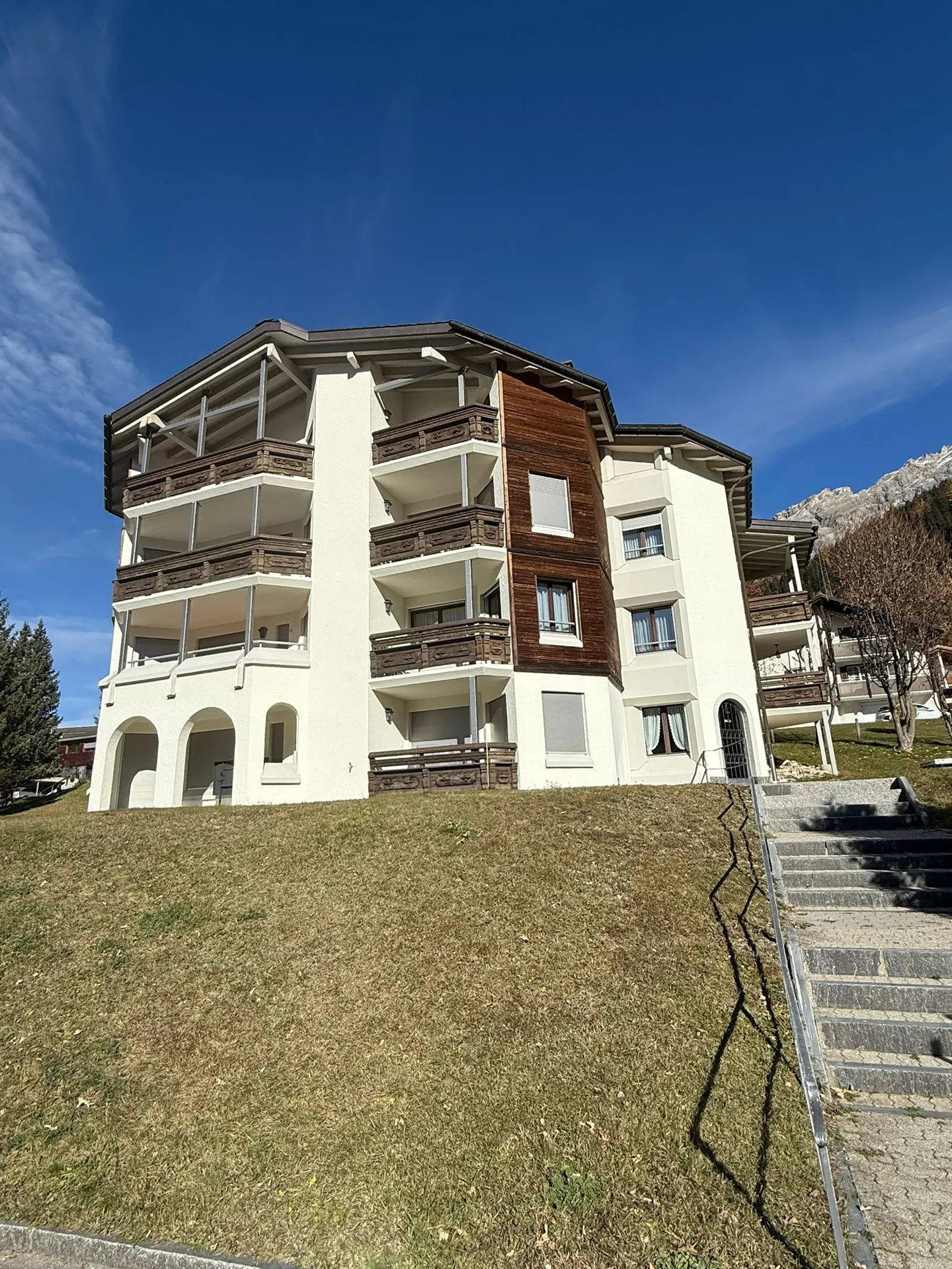 Gemütliche 1.5-Zimmer-Wohnung mit Balkon in der begehrten Region Surses - Foto 1 von 11