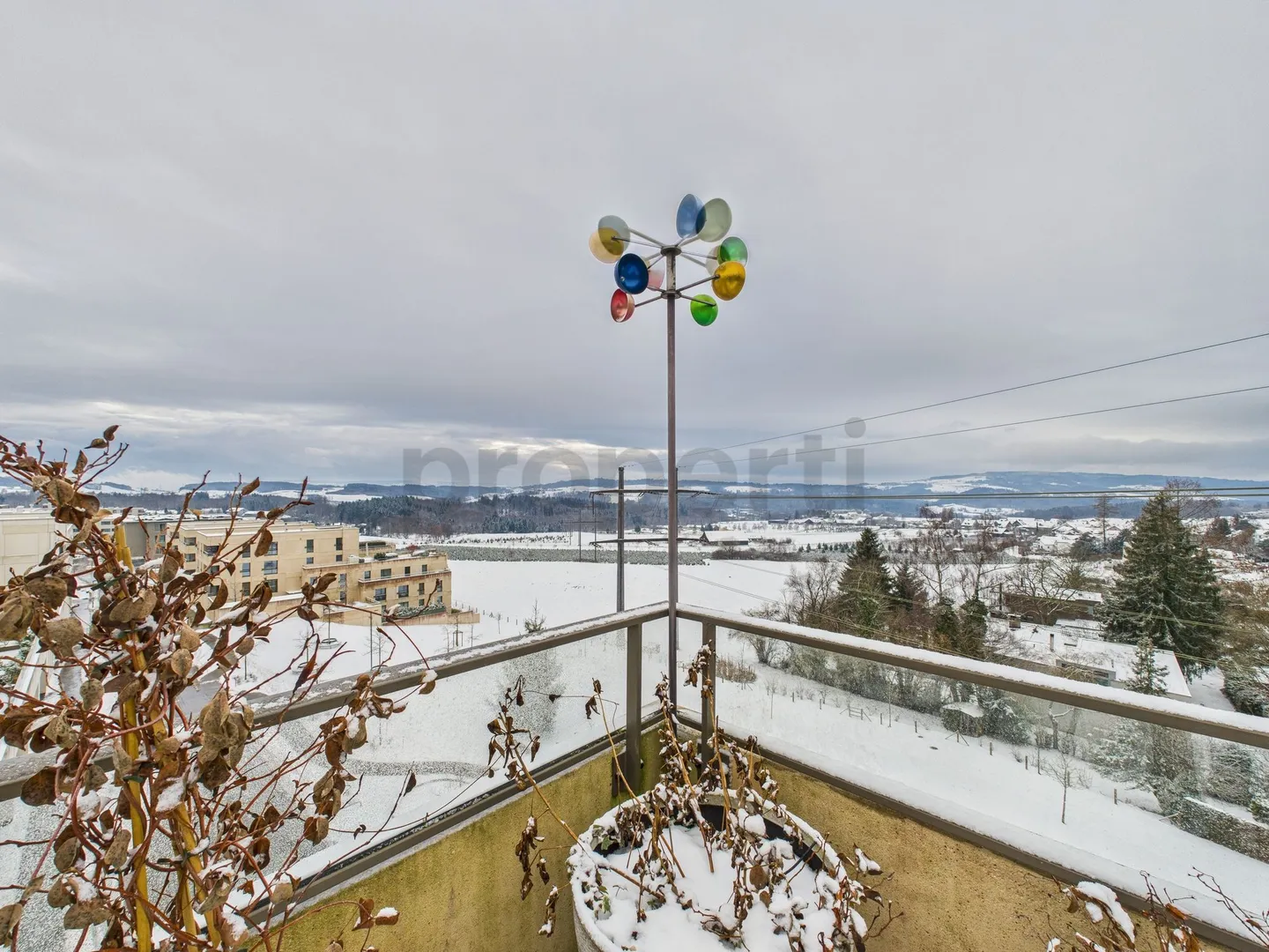 Moderno appartamento di 2,5 stanze con grande terrazza a Waldegg vicino a Uitikon - Foto 12 di 13