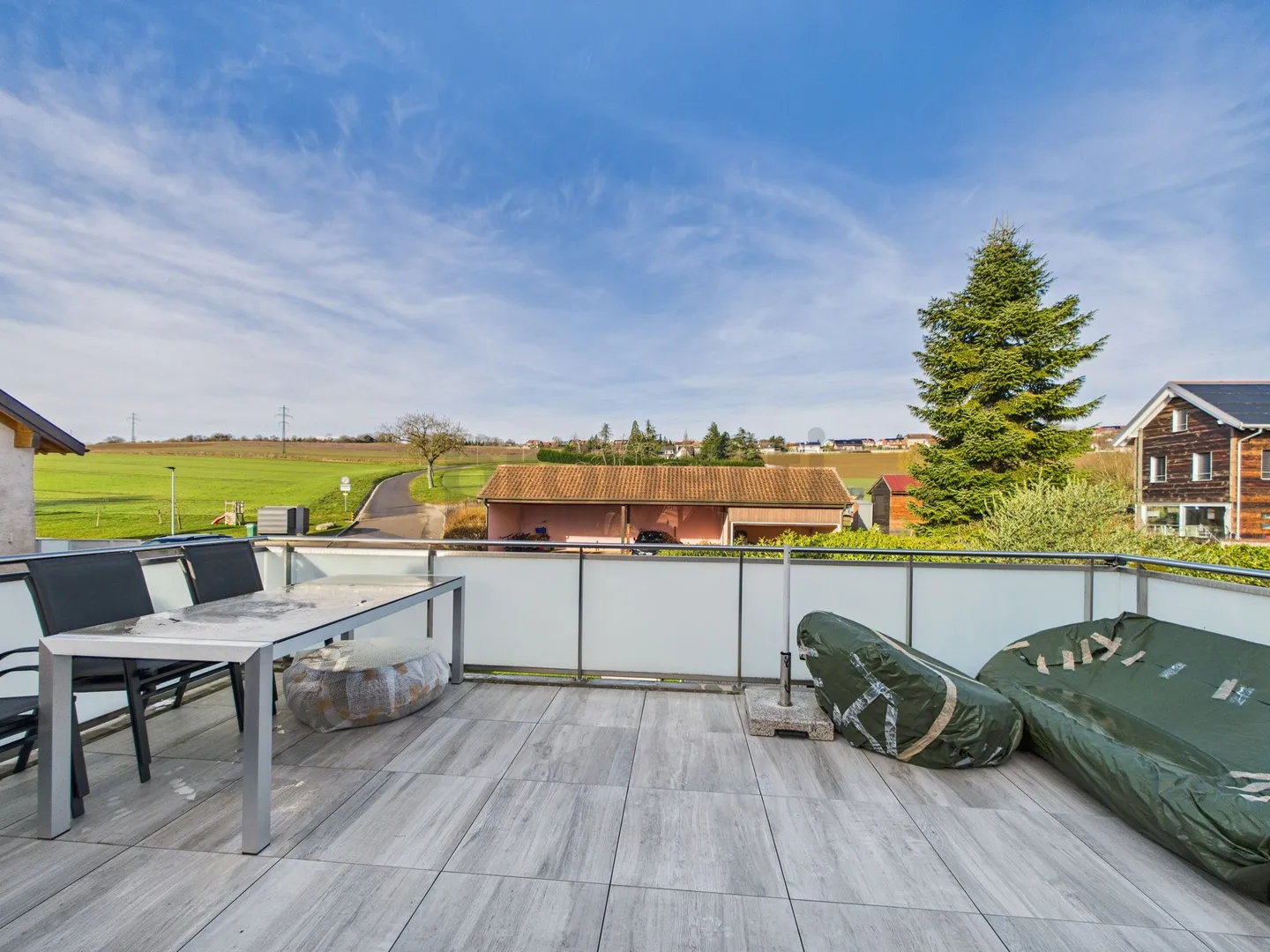 Élégante 4.5 pièces  maisonnette avec balcon ensoleillé à Treycovagnes - Foto 11 di 12