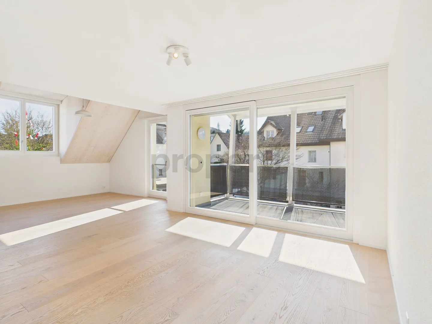 Moderne Maisonette mit Balkon - Foto 2 von 13