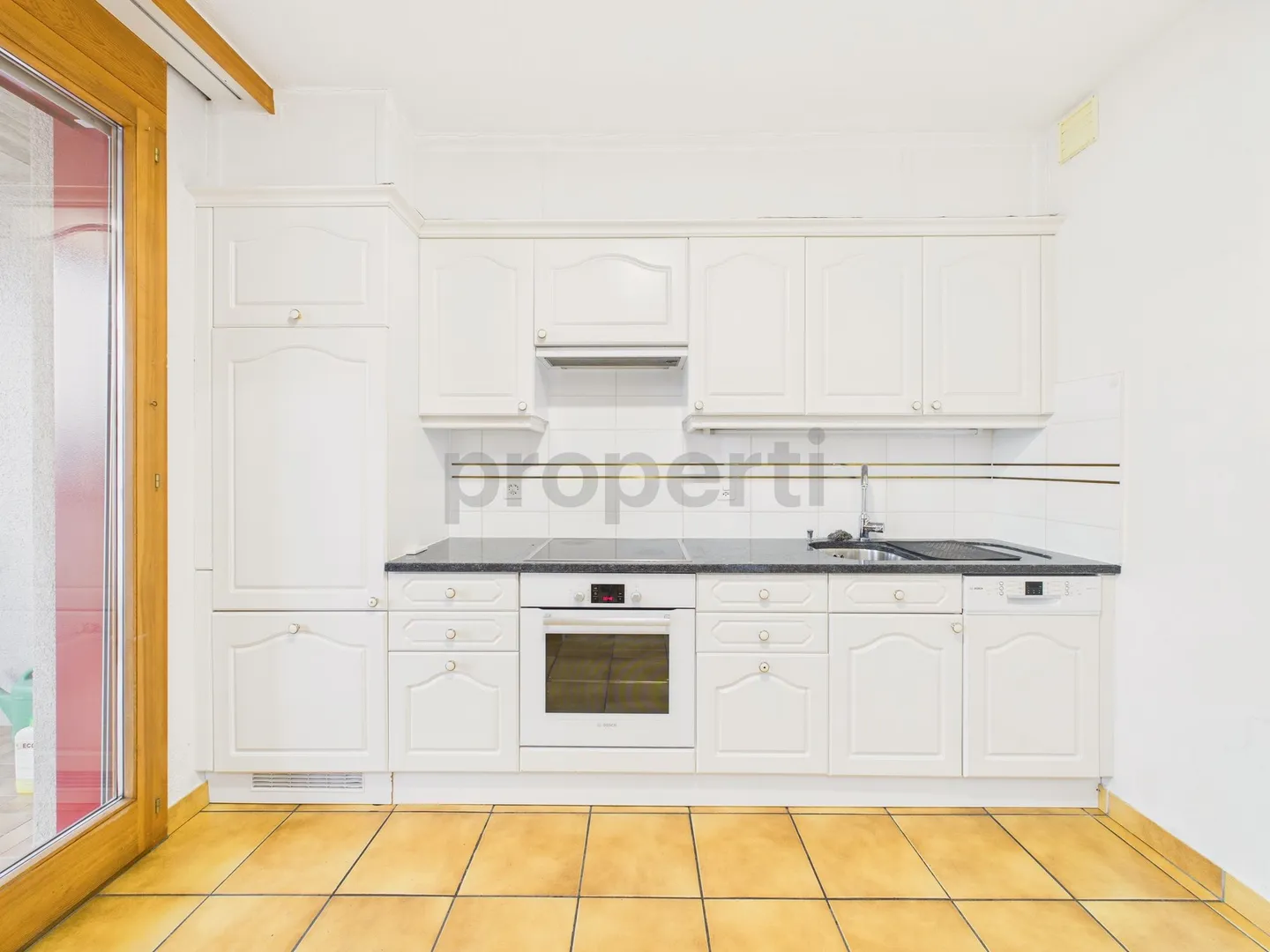 Spacious 3.5 room apartment with balcony in Sion - Photo 4 of 12