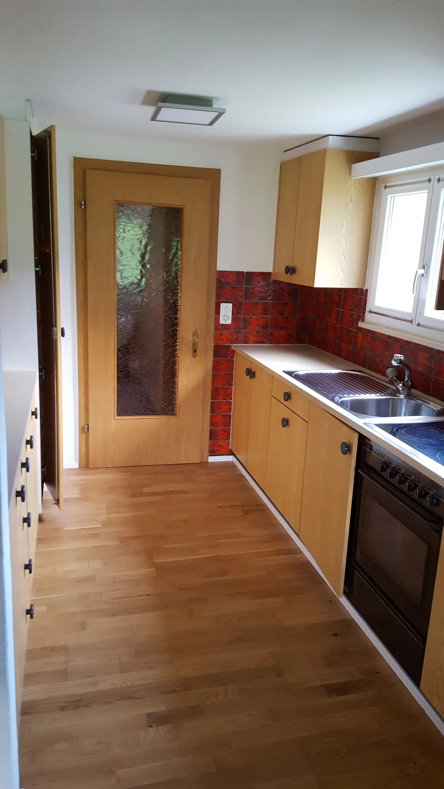 Modernes Familienhaus mit Balkon - Foto 2 von 8