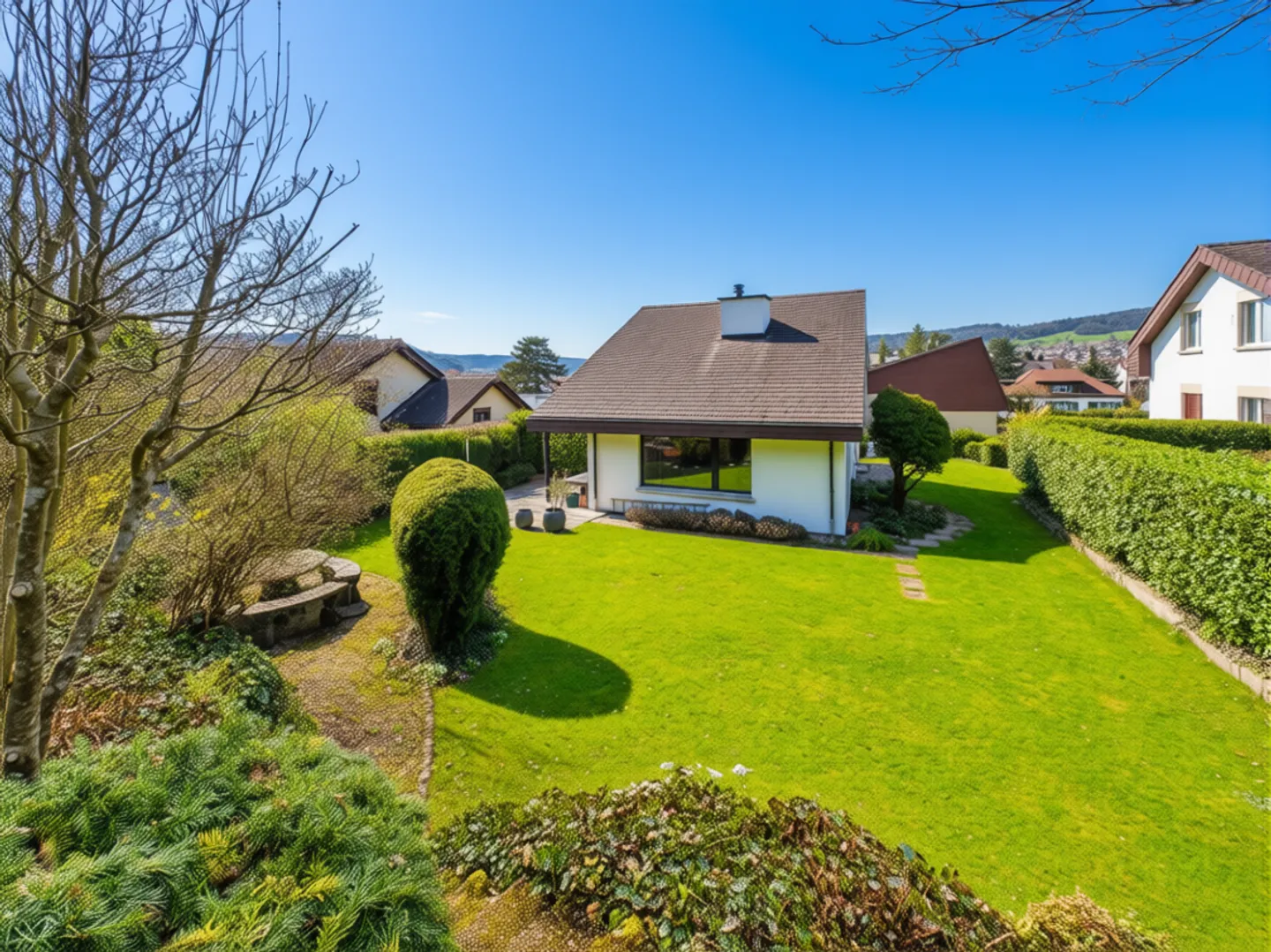 Ruhiges 5.5-Zimmer-Einfamilienhaus mit viel Privatsphäre und direktem Waldzugang in Gebenstorf - Photo 2 of 13