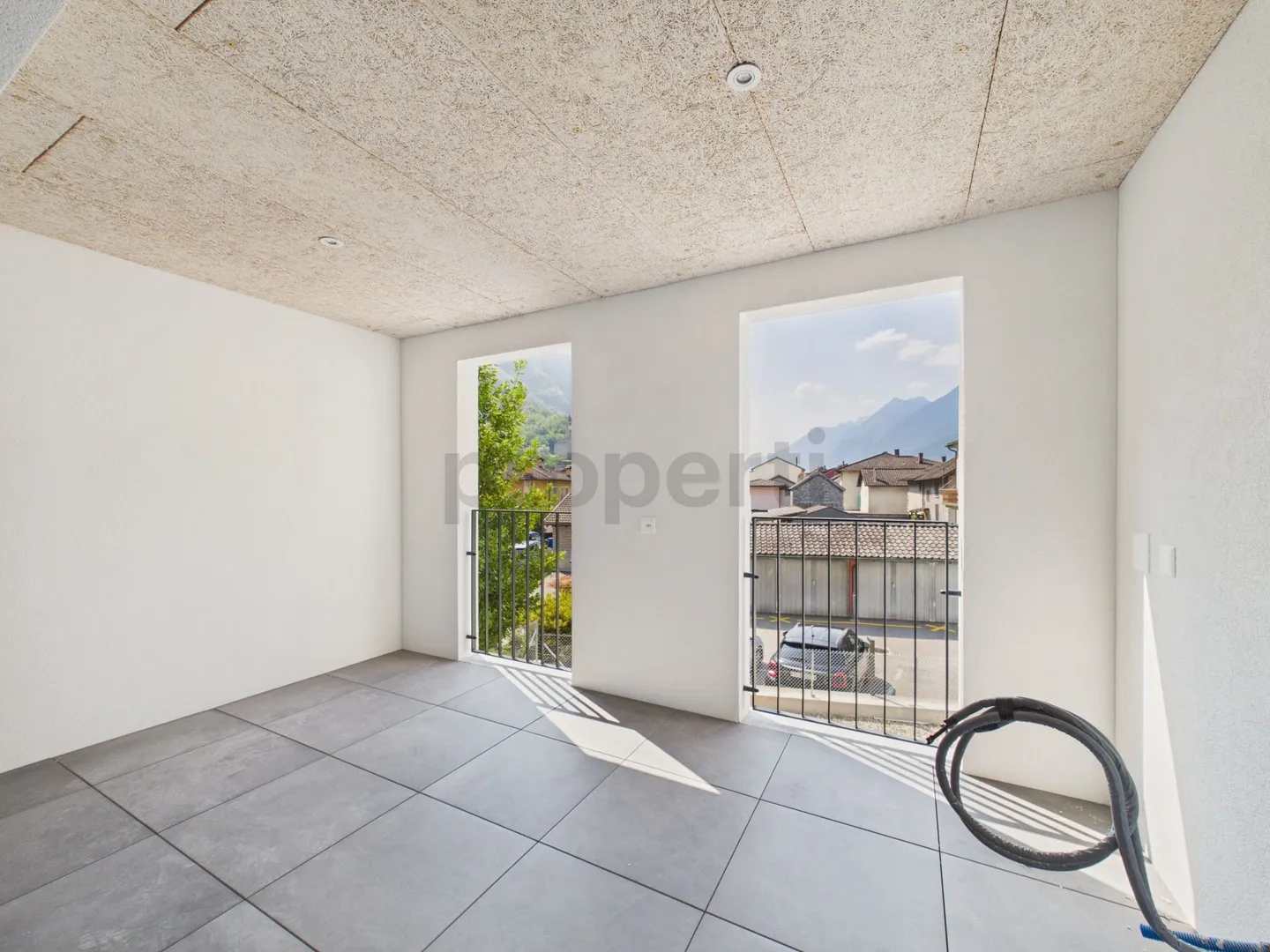 Modern 3.5 room apartment with electric car charging station, Biasca - Photo 5 of 13