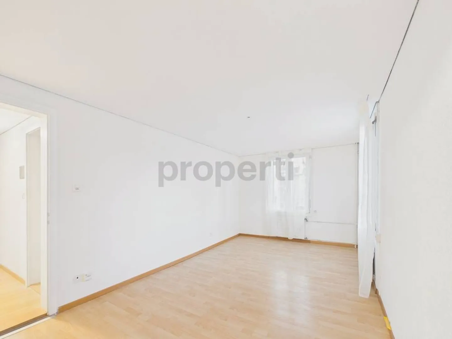 2.5 Room Apartment - Photo 2 of 6