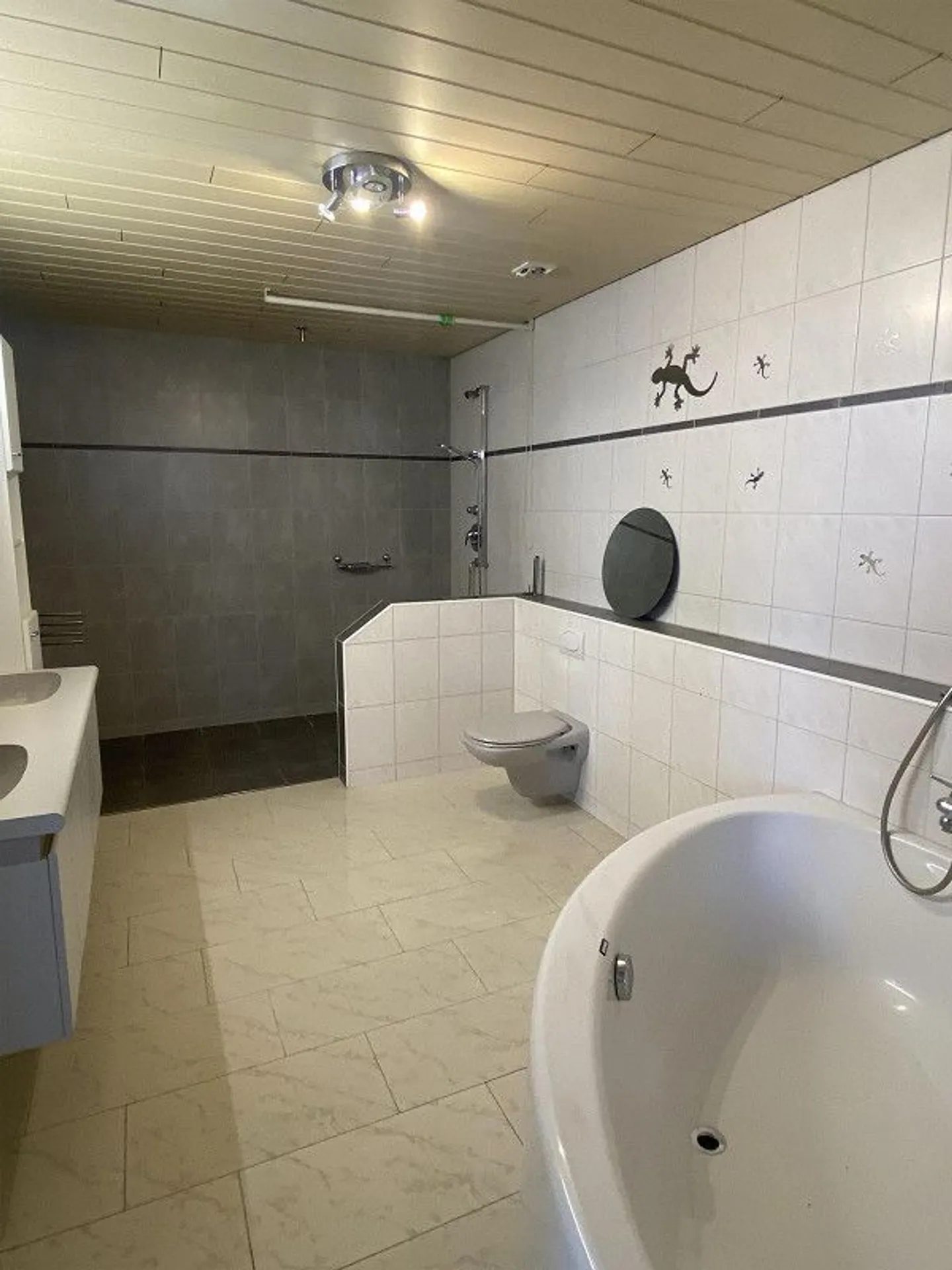 Charmant loft de 3 pièces avec parking, Walzenhausen - Photo 12 sur 13