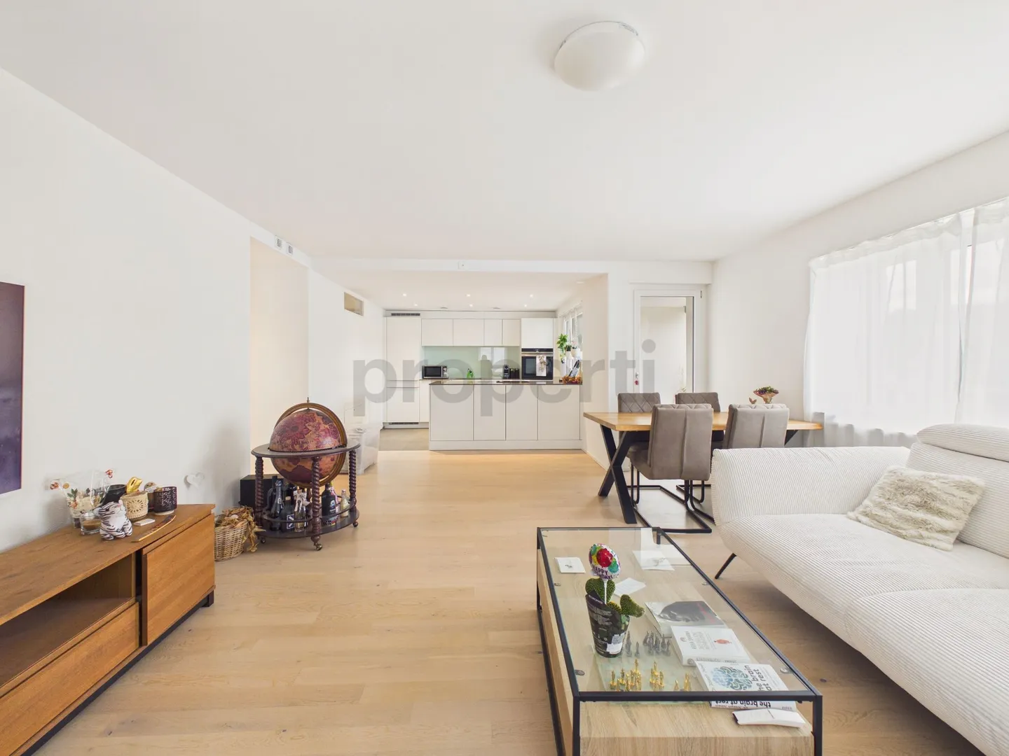 Completely renovated, light-flooded &amp; quietly located stylish 4.5-room apartment - Photo 1 of 13