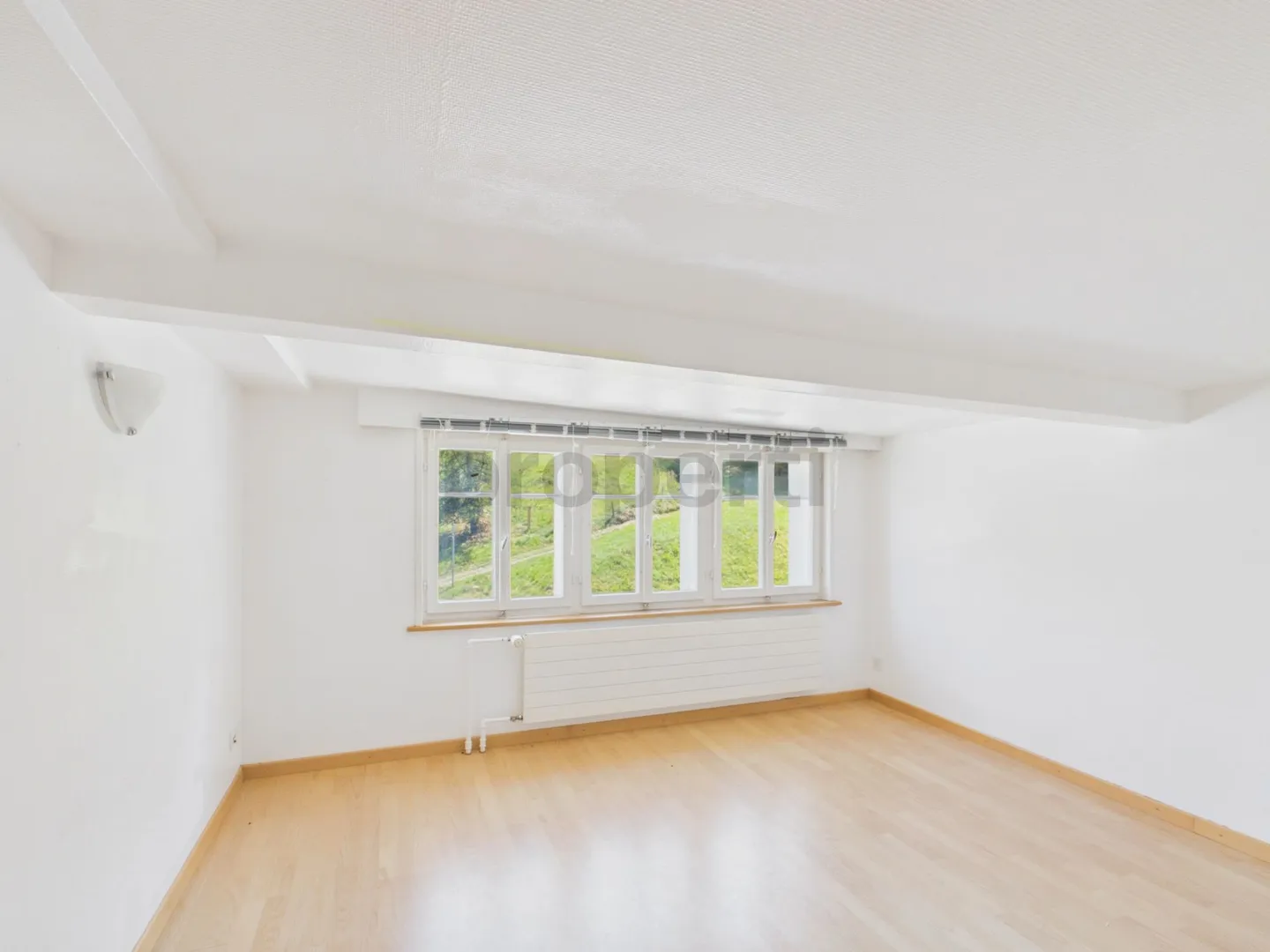 Multi-family house with two separate apartments (4.5 &amp; 3.5 rooms) in a quiet location with great potential - Photo 6 of 13