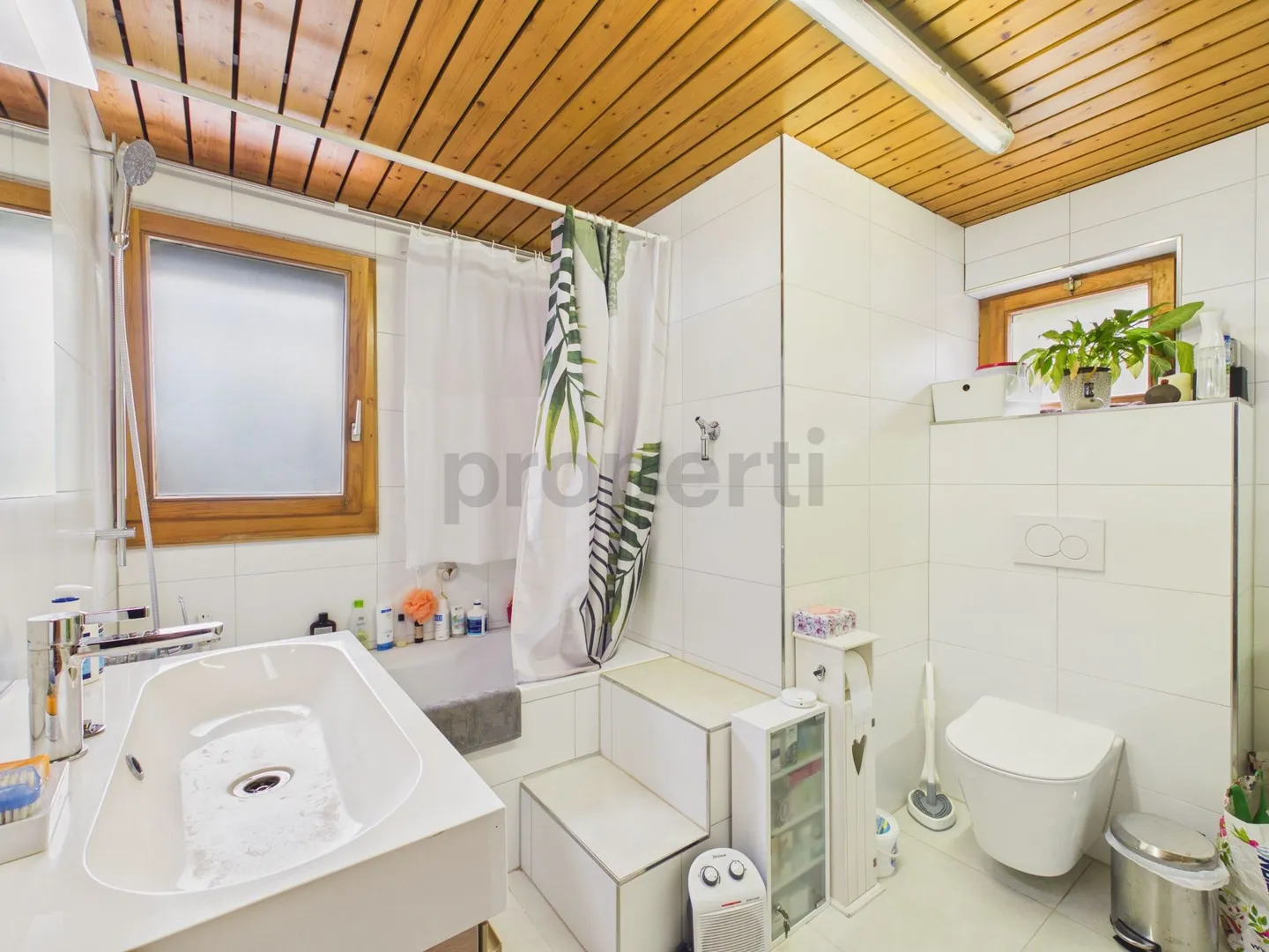 Renditeobjekt, zwei separate Wohnungen, und 607 m² Grundstücksfläche - Photo 9 of 12