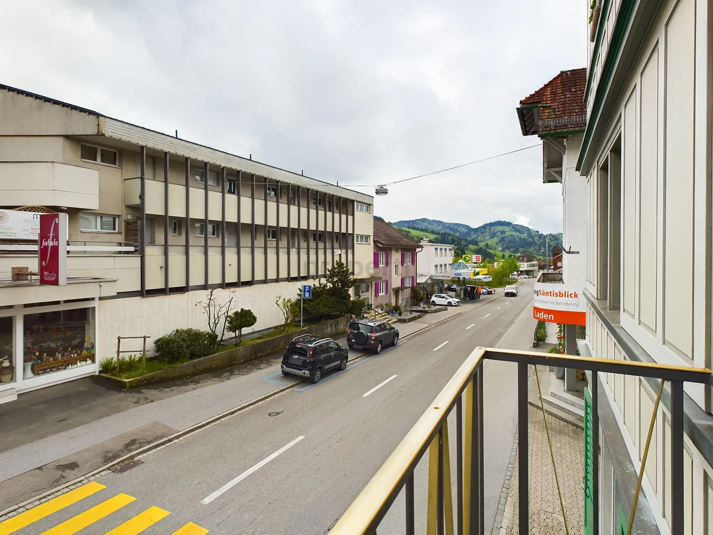 Central and modern - 4.5-room apartment in Degersheim - Photo 12 of 13