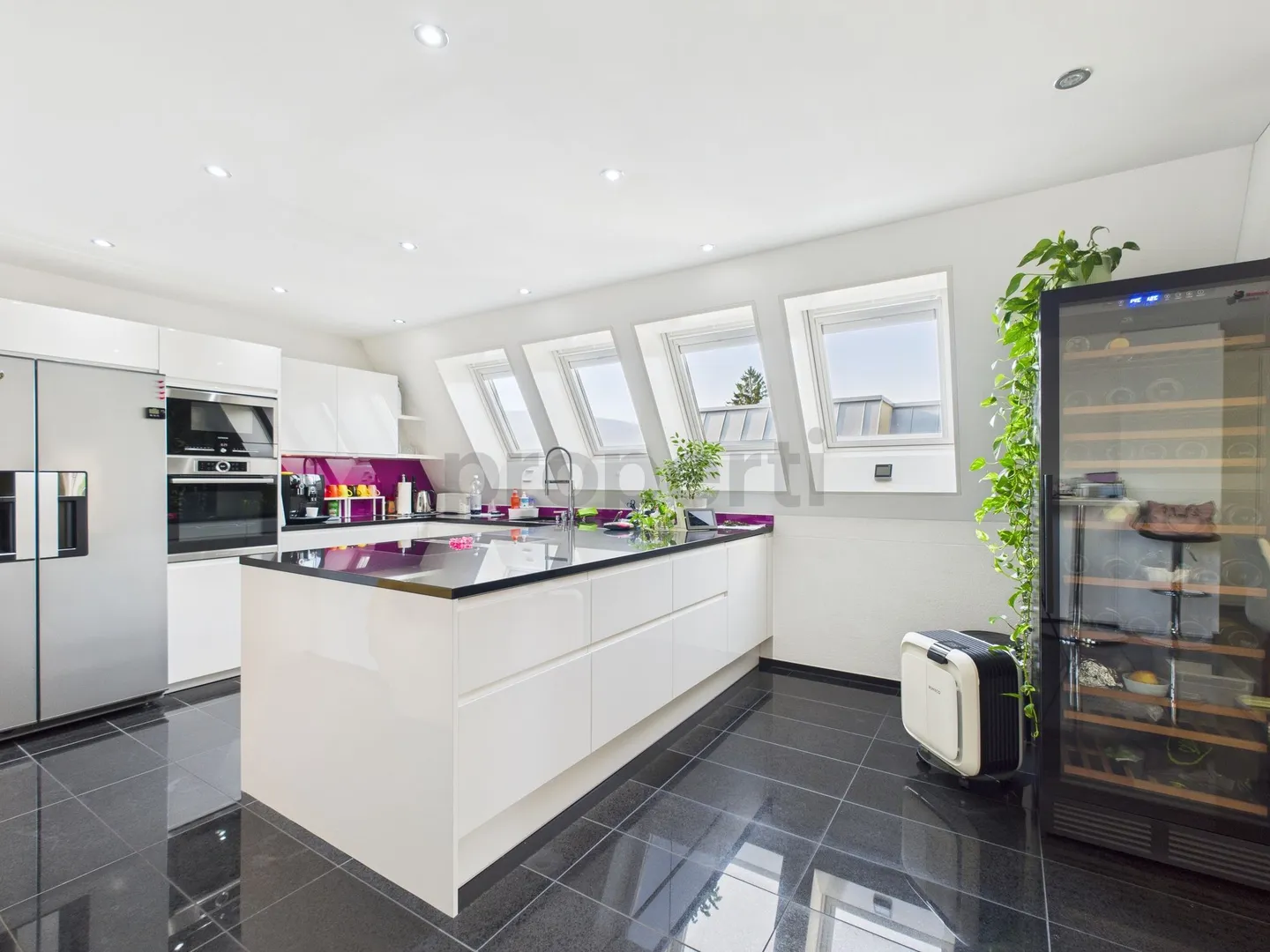 Exclusive penthouse apartment with 40 m² roof terrace & winter garden - privacy, comfort in Widnau - Photo 5 of 12