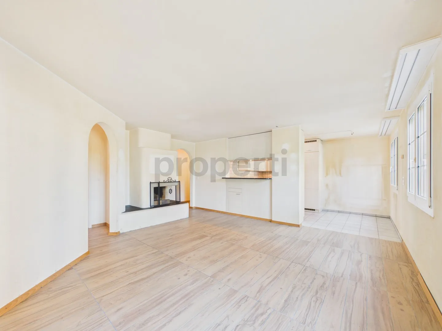 Cozy 3.5-room garden apartment with fireplace and design potential - Photo 4 of 13