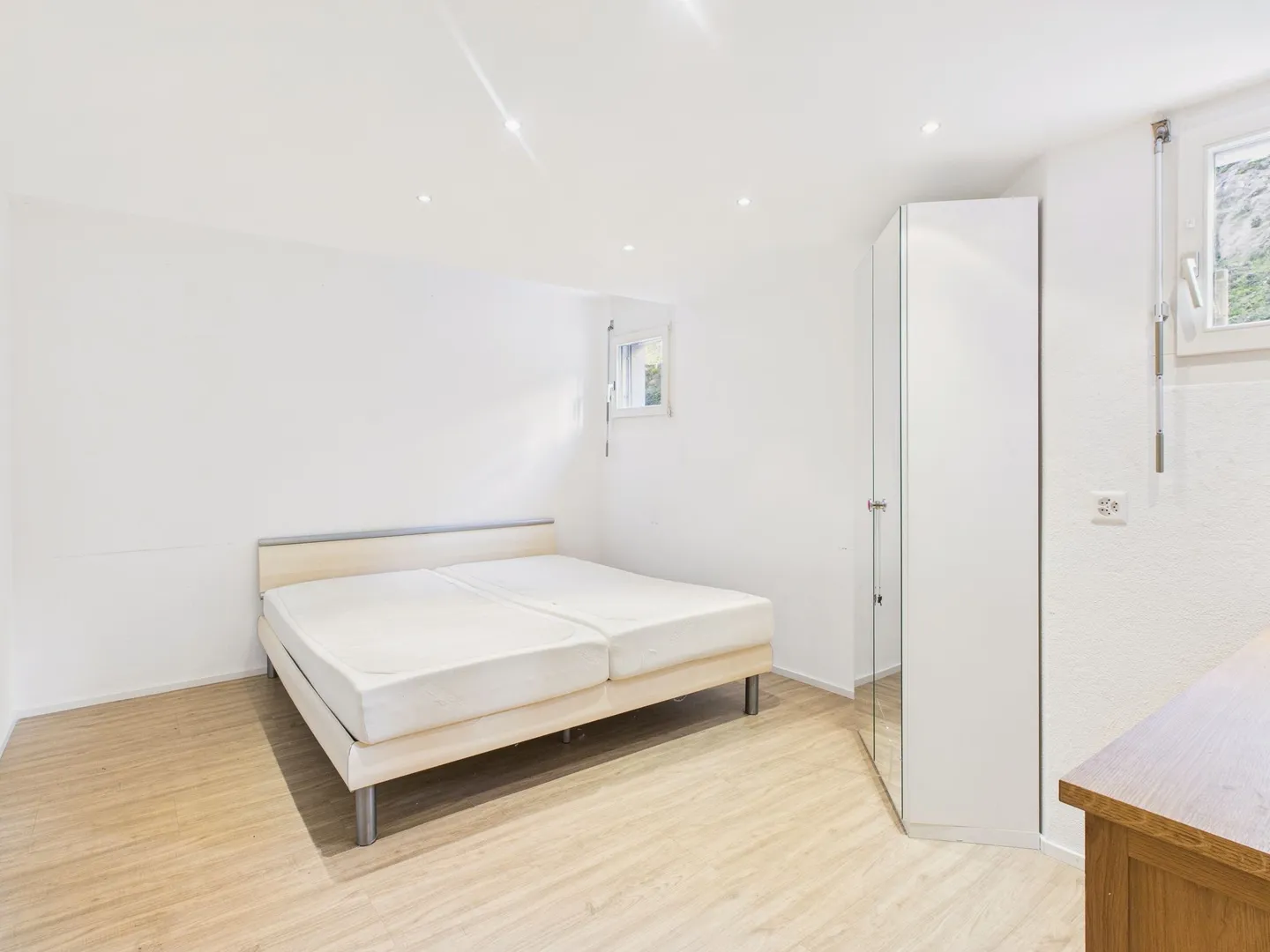 Living with a View - Charming 2.5-Room Apartment with Large Garden Terrace and Mountain View in Laax Village - Photo 7 of 13