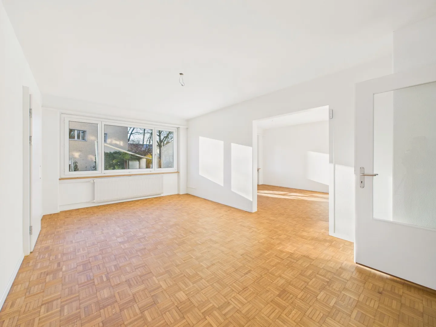 Bright 4-Room Apartment with Beautiful View in Bern - Photo 4 of 11