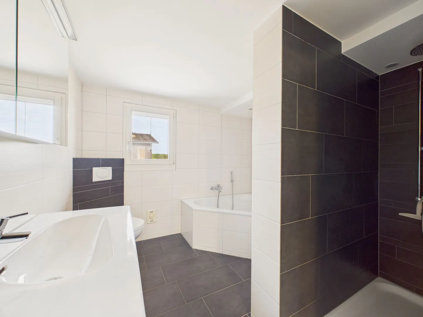 Ampio appartamento di 5,5 stanze con vista sul verde ad Allenwinden - Foto 7 di 9