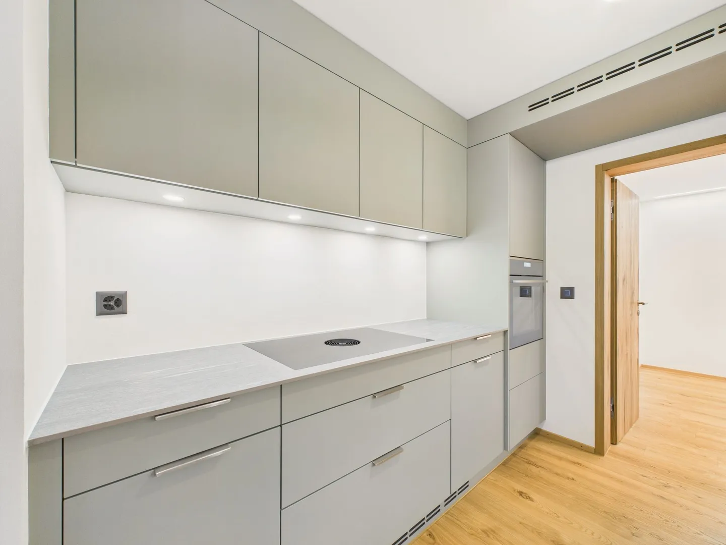 Neu renovierte 2.5-Zimmer-Wohnung mit Abstellraum und Keller, Degen - Foto 5 di 12