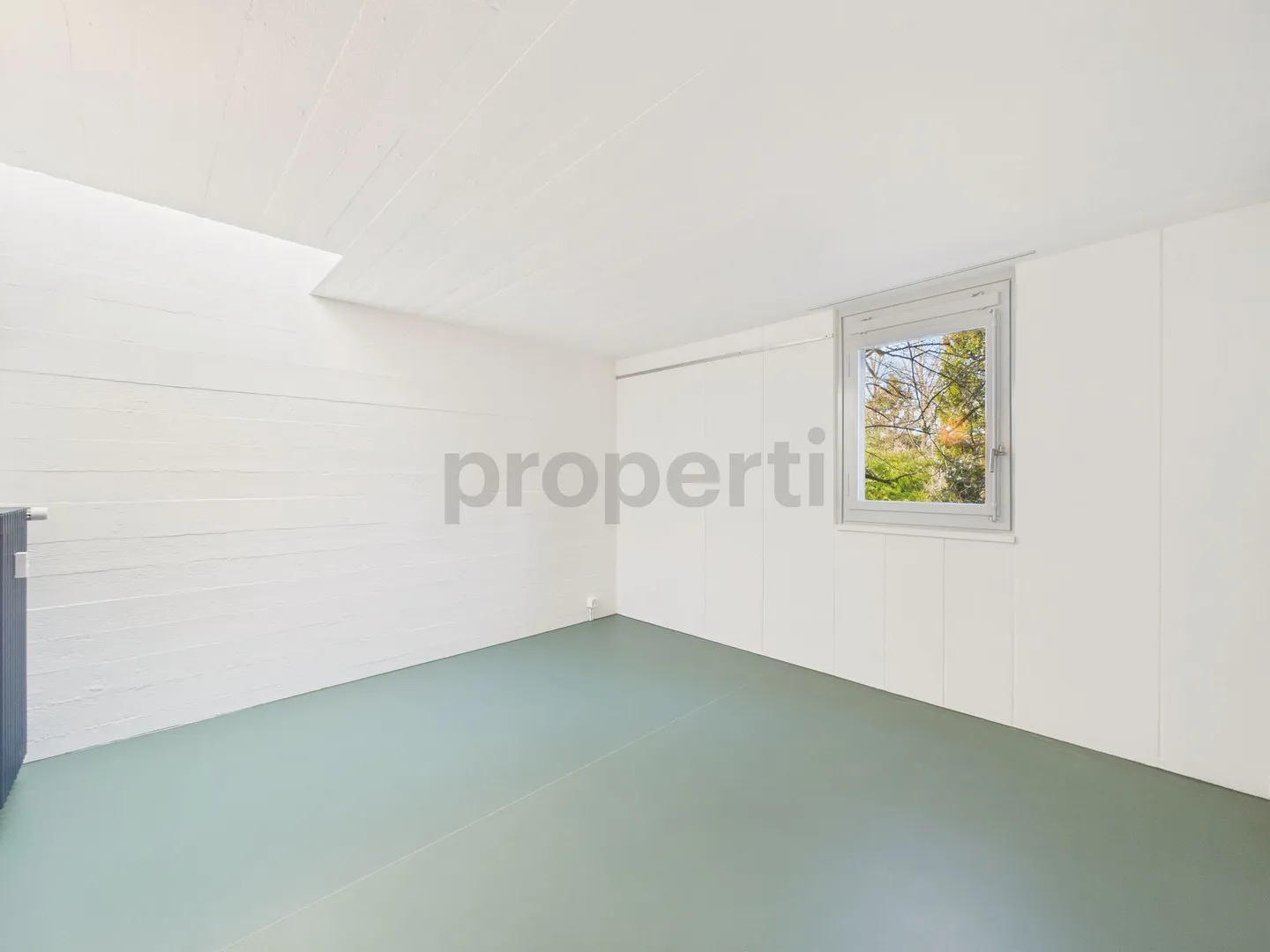 Appartamento duplex ristrutturato di 3,5 locali con collegamenti ideali a Wünnewil-Flamatt - Foto 4 di 12